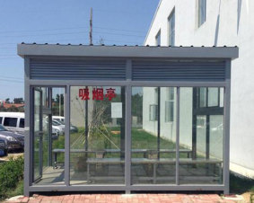 青海火车站吸烟亭