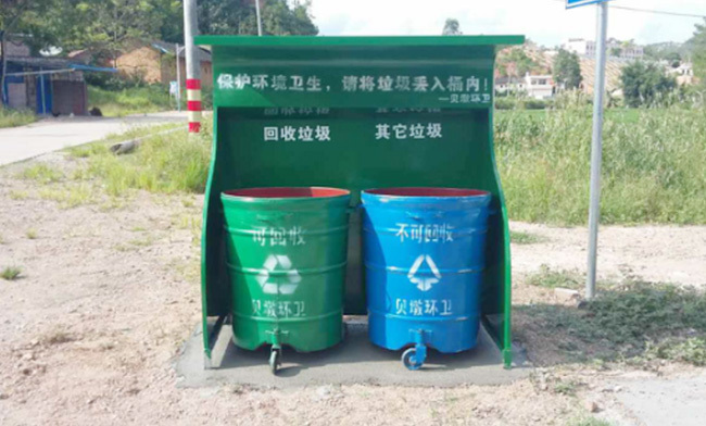 贝墩镇政府-给垃圾桶安个“家”